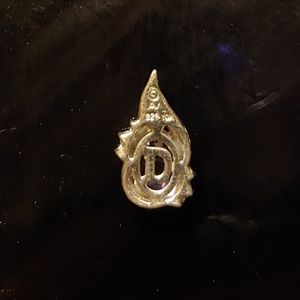 Alwand Vahan Pendant